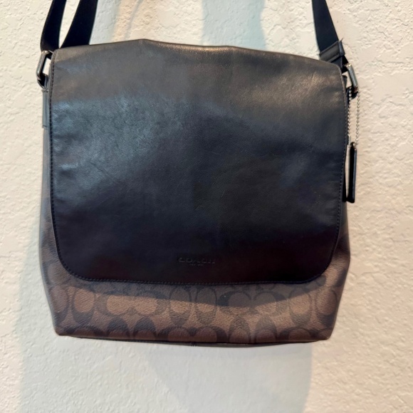 Coach Charles Messenger Bag F28575 Signature Canvas - Picture 2 of 16